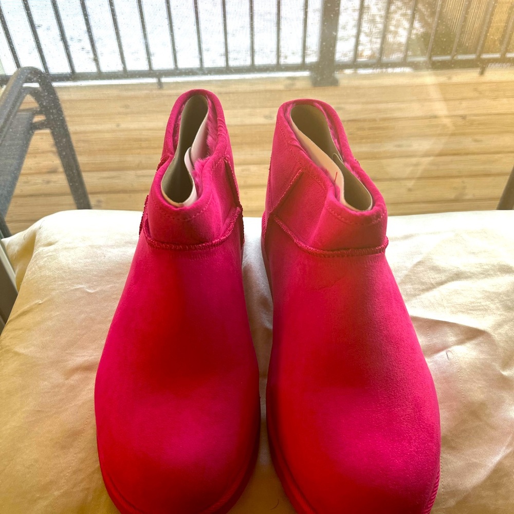 Juicy Couture size 10, Fuchsia micro ankle boots.